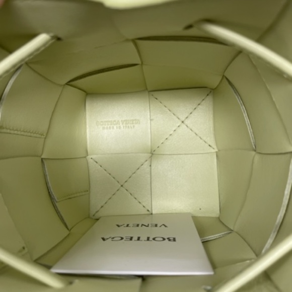 Brand new Bottega Veneta Mini Intrecciato Bucket Bag - Picture 4 of 5